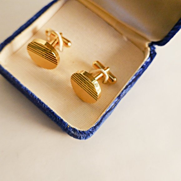 Vintage 70s Gold Metal Minimalistic Cufflinks - Picture 1 of 2
